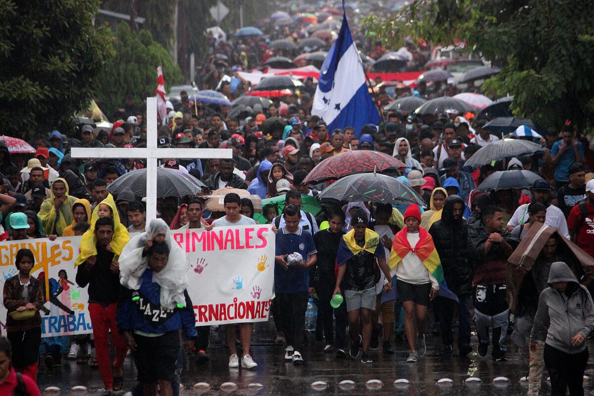 Una in dita caravana de 15 mil migrantes parte del sur de M xico